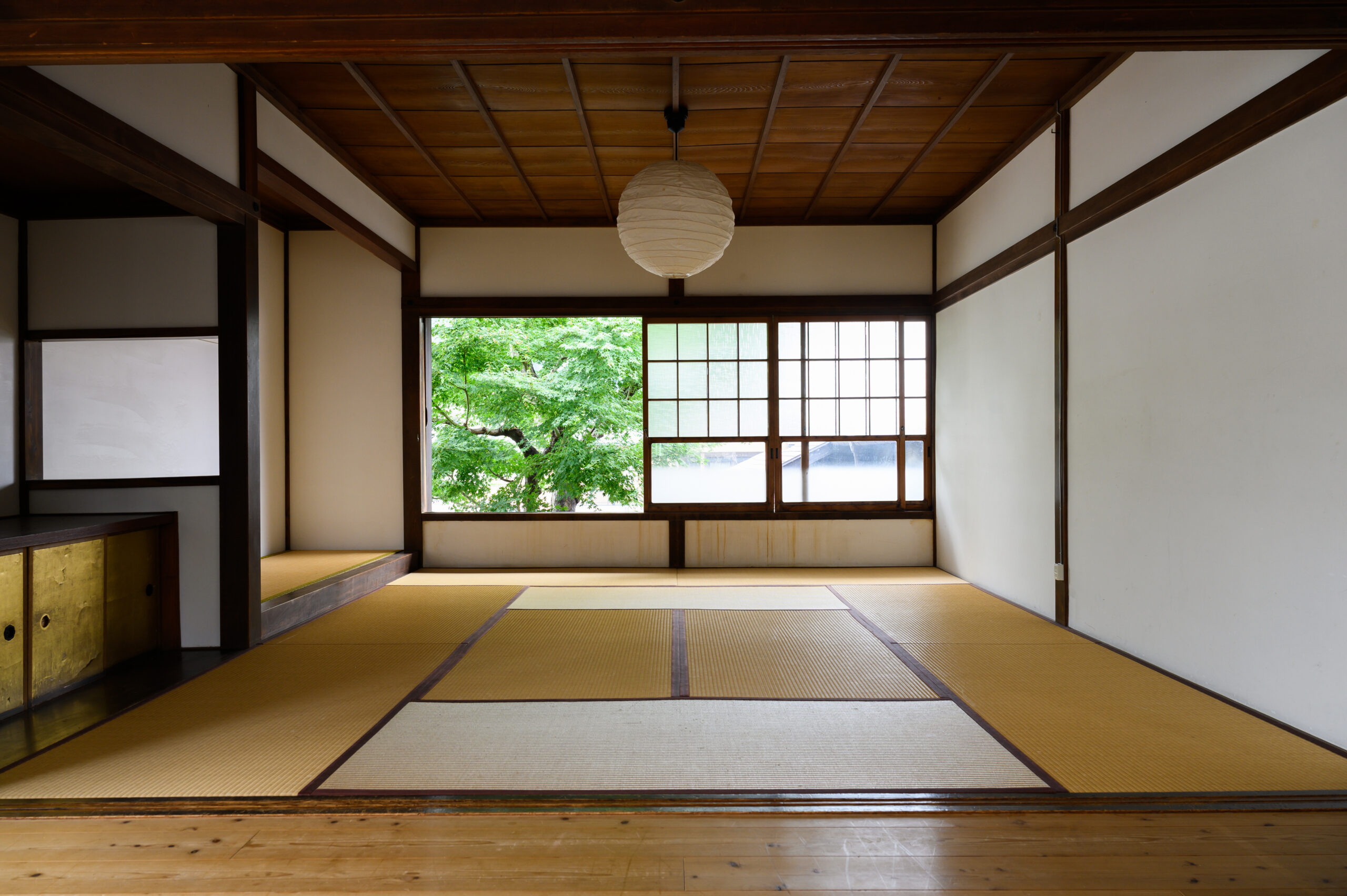 床の間や障子を活かした和の設え