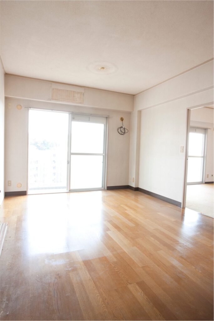 東京都・光をひと部屋おくまで届ける、マンションのLDKリノベ（デモ） 施工前