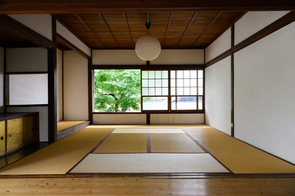 床の間や障子を活かした和の設え